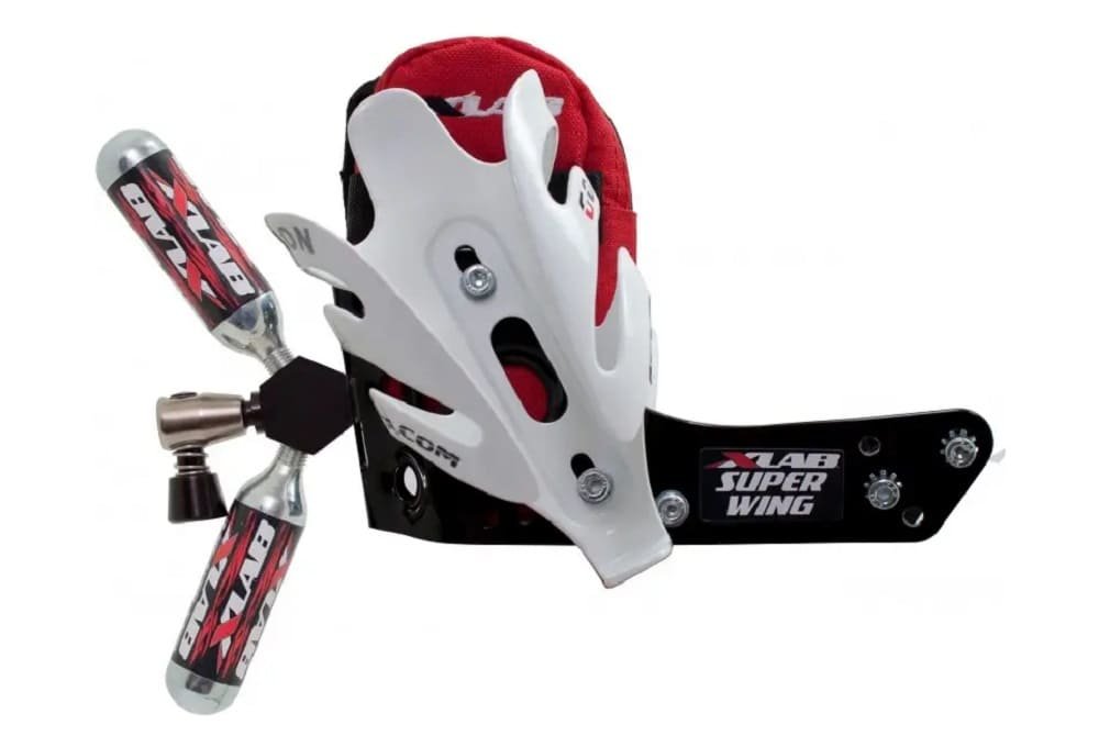 Systeme-de-Porte-Bidon-de-Selle-XLAB-Super-Wing-Noir-1